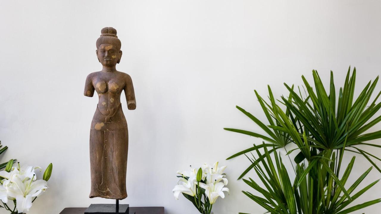 Shintana Saya La Maison Ciudad de Siem Riep Exterior foto A statue of a female deity, 10th century, Cambodia, Phnom Penh, National Museum
