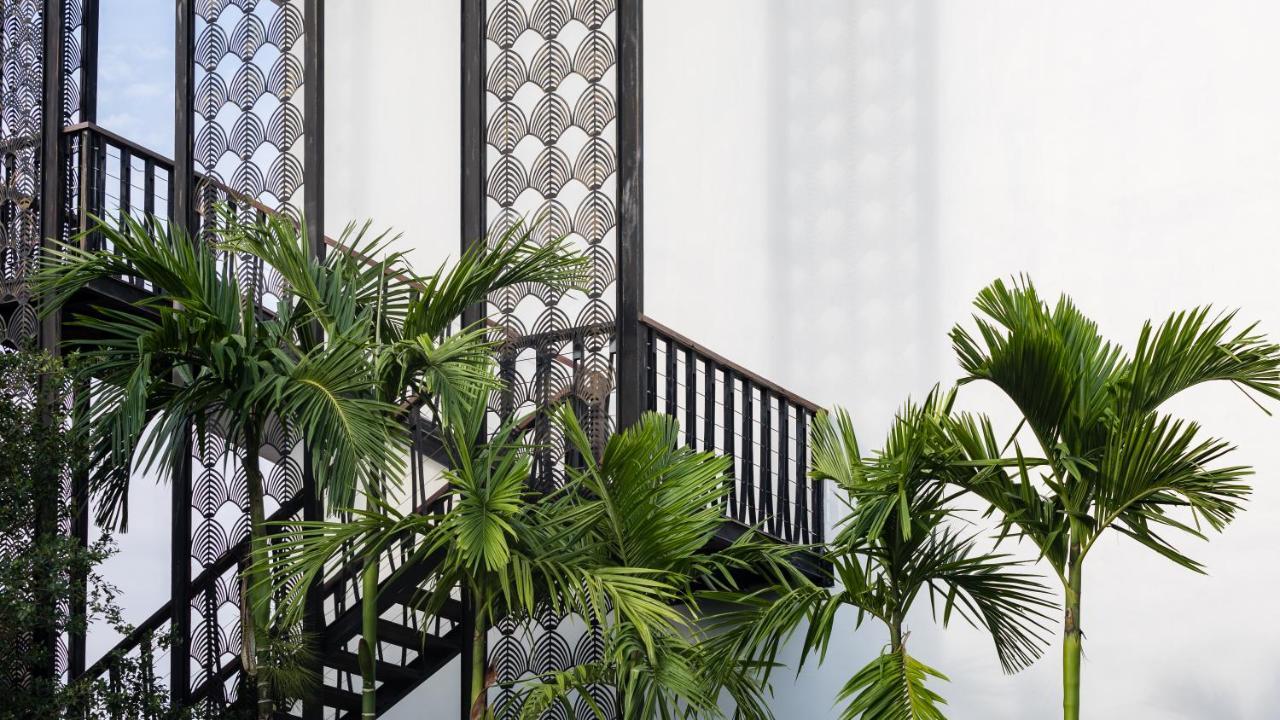 Shintana Saya La Maison Ciudad de Siem Riep Exterior foto The staircase